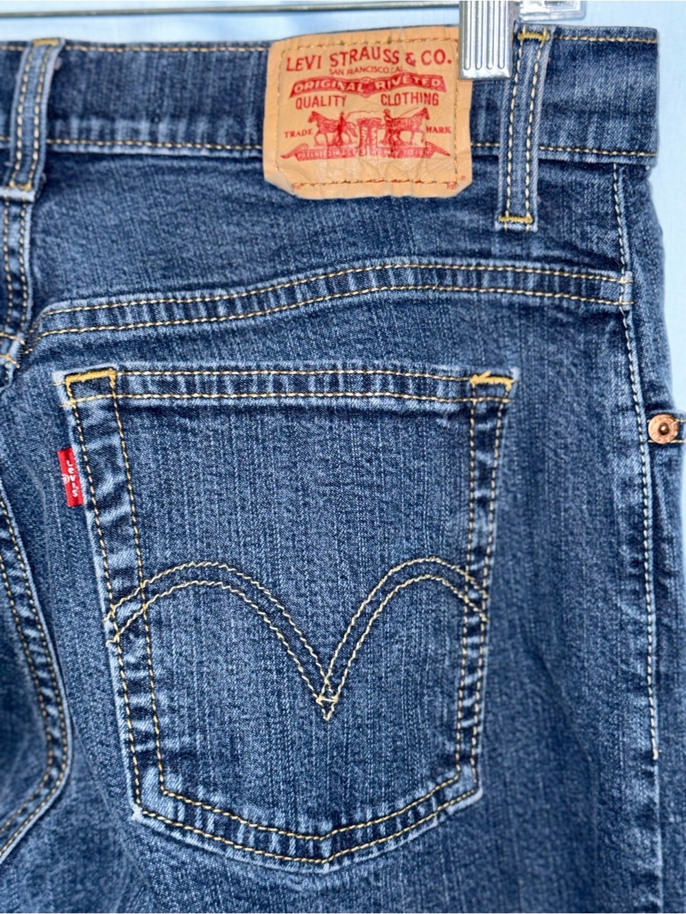 Levi’s 550 Relaxed Boot Cut Jeans – Women’s Size 6M – Dark Wash - Picture 5 of 7